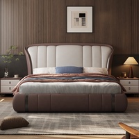 Luxuriöses Bett im Italienischen Stil aus Echtem Leder Modernes Schlafzimmermöbel Kingsize Gepolstertes Doppelbett mit Metallakzenten
