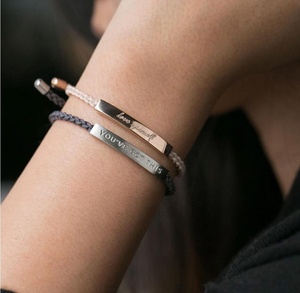 Pulsera personalizada de cadena trenzada para hombre y mujer con mensaje grabado de barra chapada en oro de acero inoxidable a la moda - Product Image 2