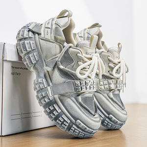 Nouvelles chaussures pour hommes Printemps 2026 : design polyvalent et unique, avec une hauteur accrue, durables et au look vieilli. Pour hommes. - Product Image 2