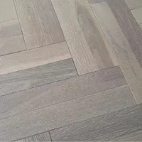 Parquet à chevrons en chêne à caractéristiques uniques