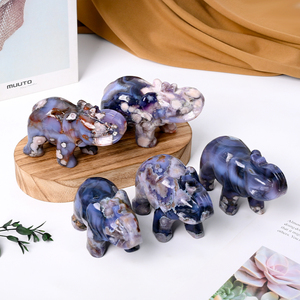 Vente en gros d'éléphants sculptés en agate bleue Sakura, cristaux de Reiki pour la décoration - Product Image 1