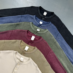 Camicia Henley da uomo a <span class=keywords><strong>maniche</strong></span> <span class=keywords><strong>lunghe</strong></span> in tessuto waffle, casual, lavata e effetto distressed, con bottoni e colletto Henley, personalizzabile OEM - Product Image 1