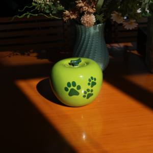 Керамическая урна для праха в форме яблока для домашних животных, декоративная мемориальная урна для собак и кошек, урна-сувенир с отпечатком лапы для домашнего декора - Product Image 5