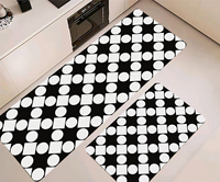 Tapis de cuisine moderne tissé noir et blanc à carreaux, avec support antidérapant, surface résistante à l'usure, style ludique pour un intérieur contemporain