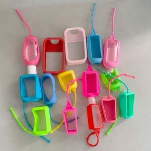 Distributeur de désinfectant pour les mains en silicone personnalisé avec logo, bouteille de voyage avec cordon de suspension, ouverture facile, capacité de 30 ml, multifonction - Product Image 3