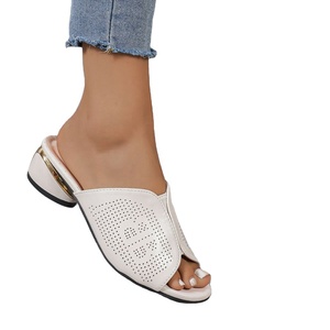 Tongs pour femmes 2026 – Nouvelle collection été/hiver – Style sexy et tendance à talon compensé épais, bout carré, en soie, style bouche de poisson - Product Image 1