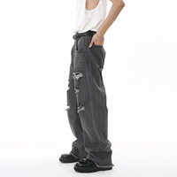 Jean en denim vert pour homme avec améthyste et détails vert sauge, coupe slim, pantalon orné de cristaux, vente en gros