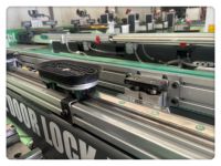 Maquinaria CNC Inteligente de Alta Eficiencia para el Procesamiento de Puertas, Máquina Integrada de Perforación y Fresado para Orificios de Cierres y Bisagras
