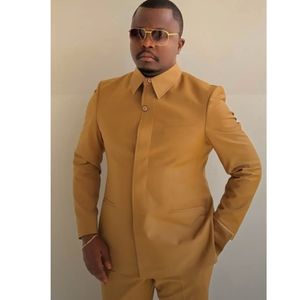 Completo Elegante Dorato su Misura con Colletto alla Coreana, <span class=keywords><strong>Outfit</strong></span> da Gentiluomo, Set di 2 Pezzi, <span class=keywords><strong>Abbigliamento</strong></span> Maschile Smart Casual per Ufficio e Uso Quotidiano - Product Image 1