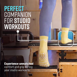 Chaussettes de barre antidérapantes BiLu avec grip, en coton premium, design personnalisé, pack de contenu visuel OEM, échantillonnage audité Intertek - Product Image 3