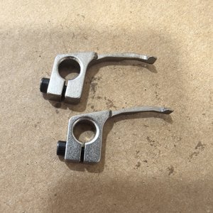 Número <span class=keywords><strong>de</strong></span> Pieza 27103R Looper l AK3700F Máquina <span class=keywords><strong>de</strong></span> <span class=keywords><strong>Coser</strong></span> Flecos para Alfombras, Máquina <span class=keywords><strong>de</strong></span> <span class=keywords><strong>Coser</strong></span> Bordes <span class=keywords><strong>de</strong></span> Alfombras <span class=keywords><strong>de</strong></span> Doble Aguja - Product Image 1