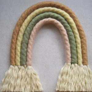 Décoration murale en macramé arc-en-ciel faite à la main - Product Image 1