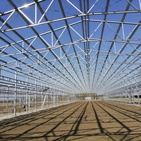 Hangar de stockage de hangars de ferme préfabriqué de cabane à chèvres avec panneaux sandwich isolés poulailler pour 10000 poulets