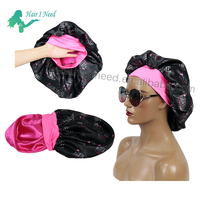 Prix d'usine Logo personnalisé Bonnet en satin avec large bande réglable Bonnets pour cheveux Bonnet de couchage en satin pour femme