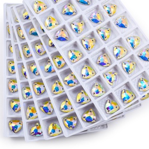 OLeeya K9 Strass à coudre, forme triangle large, perles de cristal AB, vente en gros, strass non thermocollants pour justaucorps et robes - Product Image 3