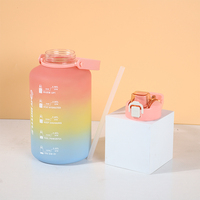 Bouteille d'eau dégradé de couleur 2022 hommes et femmes grande capacité 2000ml tasse portable bouteilles extérieures pour femmes