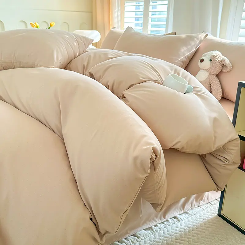 غطاء سرير بتصميم بسيط وبألوان مخصصة أغطية ناعمة وملاءات سرير مجموعة ملاءات سرير من الألياف الدقيقة ومجموعة أكياس وسائد لغرفة النوم