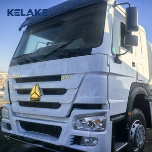 Camion-citerne d'incendie et d'irrigation HO-WO 6X4 avec moteur diesel et pompe, réservoir d'eau super grand de 25 000 L, longue portée - Product Image 1