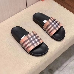 <span class=keywords><strong>Sandales</strong></span> et Claquettes de Luxe Noires pour Hommes – Idéales pour la Plage – Vente en Gros Directe Usine - Product Image 4