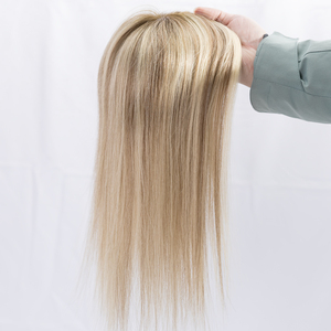 Topper de cheveux humains blond cendré avec mèches pour femmes, lisse, à clipser, avec base de cuir chevelu naturel - Product Image 6