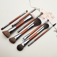Ensemble de 4 pinceaux professionnels à double extrémité pour le maquillage des yeux avec virole en métal à canon manche en bois brun pour le fard à paupières et les sourcils.