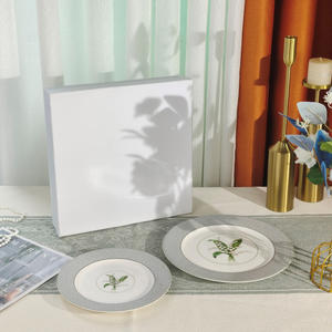 Nouveau produit : Ensemble de 4 assiettes en porcelaine fine, motif Lys de la Vallée, style européen de luxe - Product Image 2