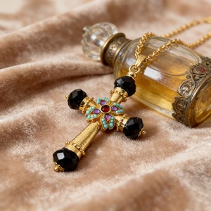 Collier croix vintage avec turquoise et cristal, plaqué or, en alliage de zinc, bijoux religieux pour femmes, cadeau pour les croyantes chrétiennes - Product Image 5