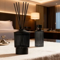 C & H Bluk Logo Reed Diffuseur Bouteille en verre transparent coloré Parfum de maison Aroma Reed Diffuseur avec bâtons Bougie parfumée Boîte cadeau