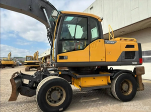 Excavateur Volvo EW180BLC d'occasion en état presque neuf avec moteur central et composants de roulement à vendre - Product Image 4