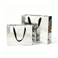 Sac fourre-tout en papier argenté brillant de luxe avec logo personnalisé, sac de shopping en papier réutilisable, sac cadeau pour entreprise, boutique