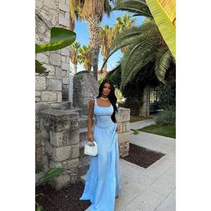 Robe de cocktail longue à bretelles bleues - Product Image 3