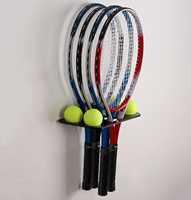Vente en gros de cadre de présentation de raquettes de tennis en acrylique de luxe personnalisé, support mural pour objets sportifs avec protection UV