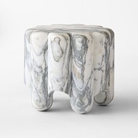 Table d'appoint en marbre WeiVibe, colonne sculpturale sur mesure pour l'intérieur des galeries