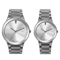 Montre Couple Quartz 8200, Montre Homme Femme avec Calendrier, Étanche, Bracelet Acier, Cadeau pour Amoureux, OEM ODM