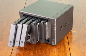 DS1522+ Diskstation R1600 NAS เครื่องจัดเก็บข้อมูลแบบตั้งโต๊ะ 5 ช่อง - Product Image 2