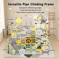 Centre d'activités intérieur avec équipement de jeu sensoriel, structure d'escalade modulaire, parcours d'obstacles pour l'entraînement à l'équilibre, aire de jeux