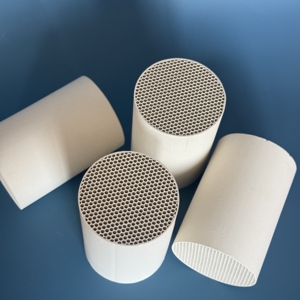 Piezas de cerámica de alta calidad utilizadas Doc para sustrato de cordierita de panal de cerámica industrial de vehículos en patrón cilíndrico cuadrado - Product Image 2