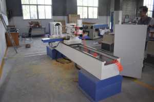 Jinan-torno <span class=keywords><strong>de</strong></span> torneado <span class=keywords><strong>de</strong></span> madera CNC, máquina <span class=keywords><strong>de</strong></span> tallado con husillo para escalera, columna romana, patas <span class=keywords><strong>de</strong></span> silla <span class=keywords><strong>de</strong></span> bate <span class=keywords><strong>de</strong></span> béisbol - Product Image 2