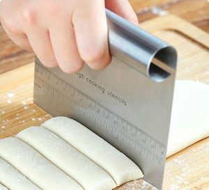 Ensemble complet <span class=keywords><strong>de</strong></span> paniers <span class=keywords><strong>de</strong></span> levage pour la cuisson du pain au levain avec bol rond <span class=keywords><strong>en</strong></span> rotin et racloir à pâte antiadhésif pour les boulangers débutants - Product Image 4