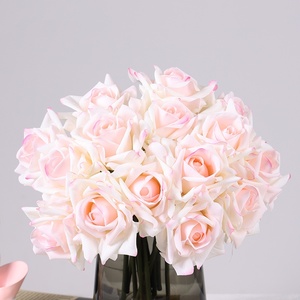 A-1880 Ramo de Rosas Artificiales de Seda de Tacto Real, 5 Cabezas, Blancas y Rojas, para Decoración de Hogar y Arreglos Florales de Boda o San Valentín - Product Image 3