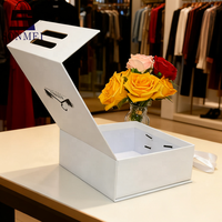 Boîte en carton personnalisée avec poignée pour emballage de vêtements et de chaussures cadeaux