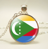 Collier chaîne ajustable avec pendentif en alliage et cabochon rond en verre brillant, motif drapeau du Tchad, de la série Drapeaux des pays, attrayant