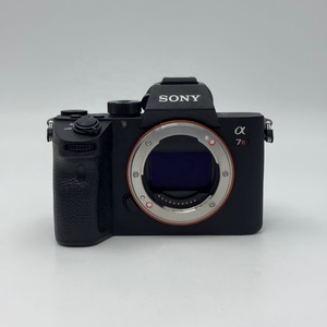 Appareil photo hybride plein format <span class=keywords><strong>Sony</strong></span> Alpha 7R <span class=keywords><strong>III</strong></span> A7R3 en gros, 42,4 MP, <span class=keywords><strong>10</strong></span> ips, double emplacement pour carte SD, 4K HDR, stabilisation IBIS 5 axes, Studio Pro - Product Image 1