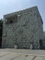 Panneaux de mur-rideau contemporains en aluminium avec découpes géométriques pour l'extérieur des bâtiments, revêtement poudré anti-corrosion