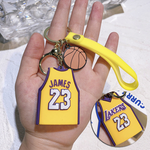 Quà lưu niệm tốt nhất cầu thủ ngôi sao bóng rổ Kobe James laker mềm 3D PVC Jersey Keyring phim hoạt hình Ba lô Mặt dây chuyền cậu bé Đồ chơi Keychain - Product Image 5