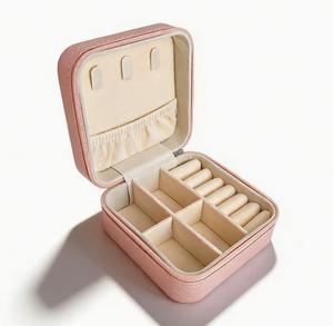 Estuche Organizador de Joyas de Cuero PU de Alta Calidad, Pequeño, Mini, Portátil, Personalizado, para Guardar Aretes, Collares y Anillos, con Cierre de Cremallera - Product Image 5