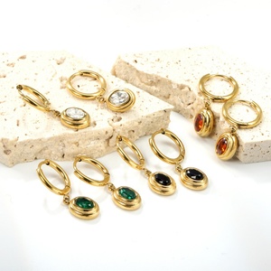 Modernos Pendientes de Aro Colgantes de Acero Inoxidable con Baño de Oro de 18K y Circonitas Cúbicas de Colores para Mujer, Venta al por Mayor - Product Image 6