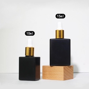 Venta al por Mayor de Botellas de Vidrio Cuadradas Transparentes y Esmeriladas de 10 ml y 15 ml, Color Rosa, para Suero y Aceite Esencial, con Gotero y Pipeta, Marca LK, Impresión Serigráfica - Product Image 4