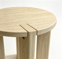 Table d'appoint ronde en chêne massif, avec assemblage à tenons apparents