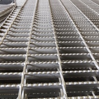 Grille en acier pour le sol du centre commercial, treillis pour le sol du couloir du ciel et plaque de grille en acier inoxydable pour le sol du lieu de sport